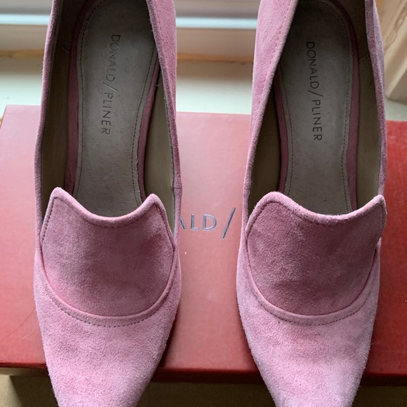 Donald J. Pliner Shoes - Donald J Pliner - pink suede sz 8
